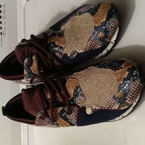 Steve Madden Tennis shoes 10m